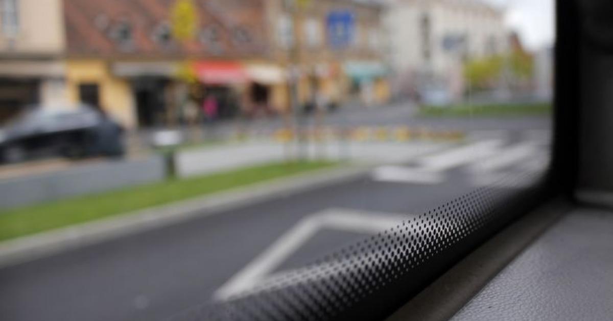 A Quoi Servent Les Points Noirs Sur Le Pare Brise Voilà à quoi servent les points noirs sur les vitres de votre voiture