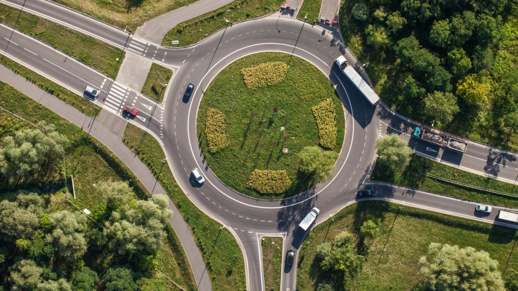 rotonde met twee rijstroken